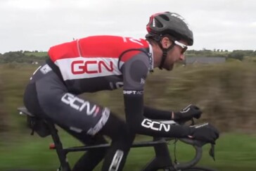 Riders ascending the Cote de La Roche. Photo by Sirotti